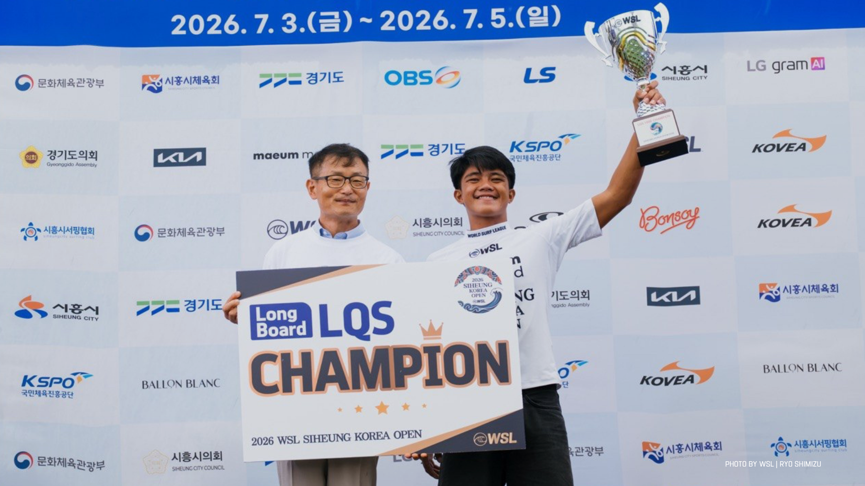 Filipino surfer Edgar "Taybo" Calvo Jr. holding the WSL Longboard LQS Champion trophy at the 2026 Siheung Korea Open