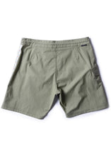 Load image into Gallery viewer, Trip Out 17.5&quot; Boardshort (Surplus)