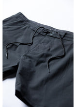 Load image into Gallery viewer, Trip Out 17.5&quot; Boardshort (Black)