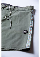 Load image into Gallery viewer, Trip Out 17.5&quot; Boardshort (Surplus)
